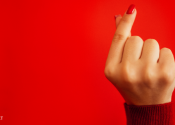 The Korean symbol for love, often used by K-pop idols