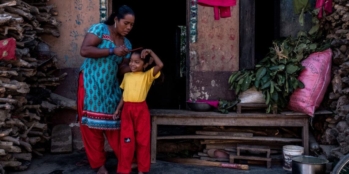 A Musahar woman and her daughter
