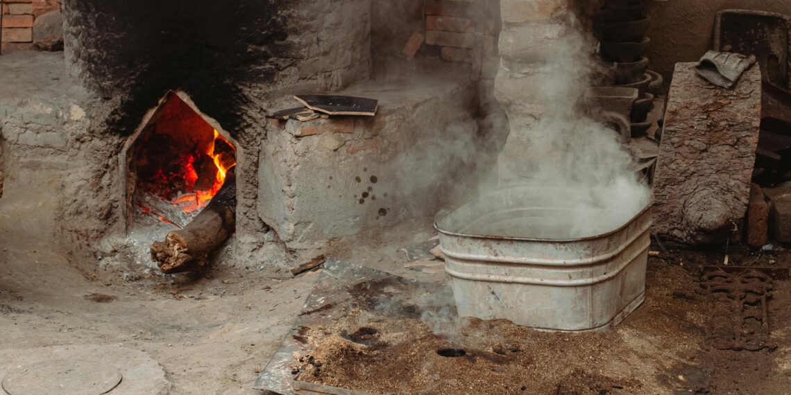 Smoke from metal work. Los Muertos Crew/Pexels