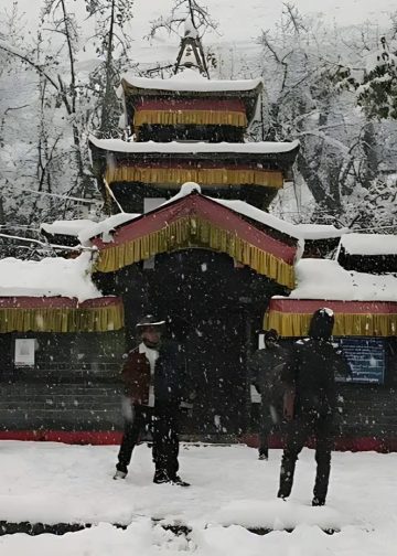 First Snowfall of the Season in Mustang  