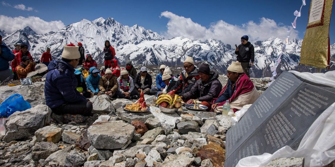 Himalayan Future between Disruption and Construction