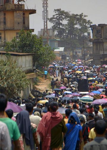 Nepalese migrants cross the border to work in mines in India (ECSP/Flickr/CC BY-NC-ND 2.0)